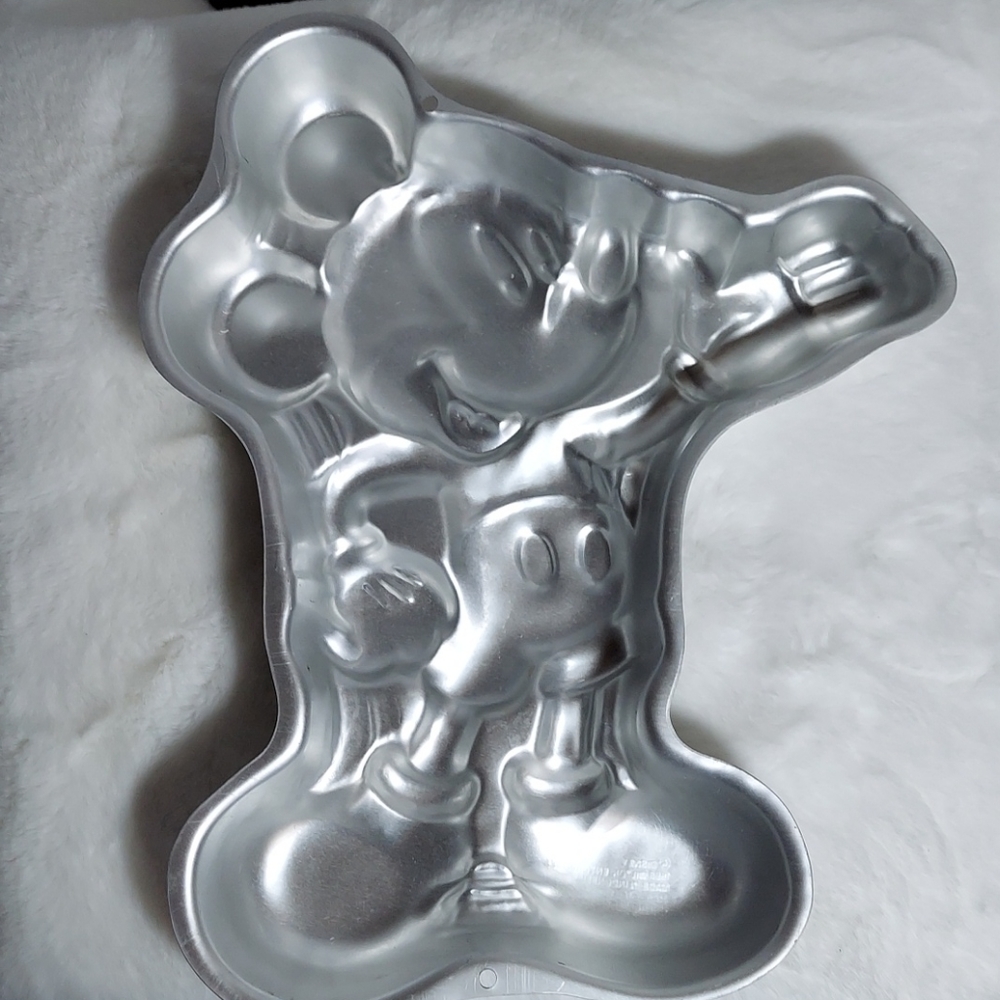 Mickey Mouse Wilton cake pan